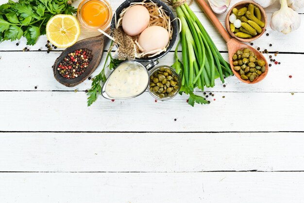 stôl s ingredienciami